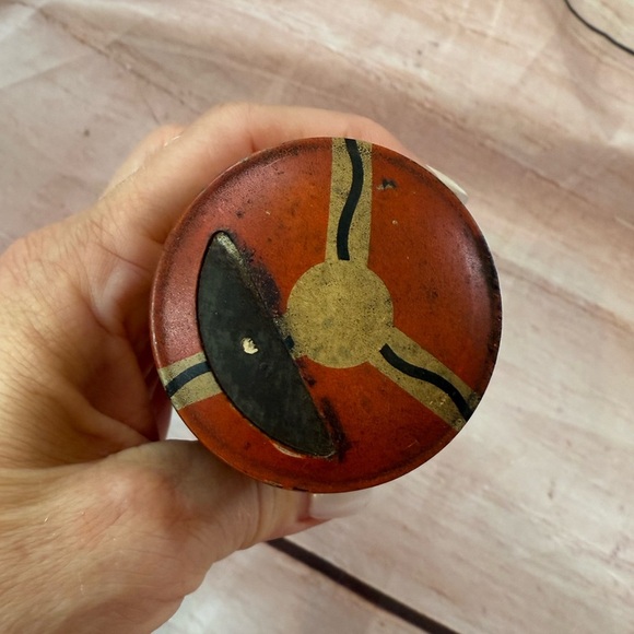 vintage McNess Allspice tin shaker with expired content - Picture 4 of 5